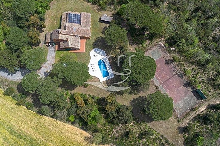 Xalet 6 dormitoris amb Piscina i jardí a Llagostera - Compra - Venda