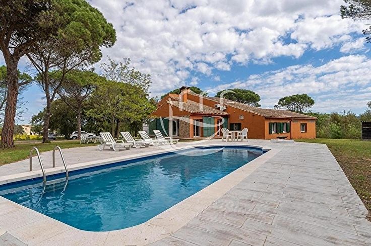 Xalet 6 dormitoris amb Piscina i jardí a Llagostera - Compra - Venda
