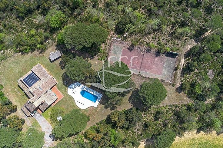 Xalet 6 dormitoris amb Piscina i jardí a Llagostera - Compra - Venda