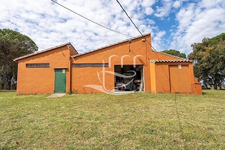 Xalet 6 dormitoris amb Piscina i jardí a Llagostera - Compra - Venda