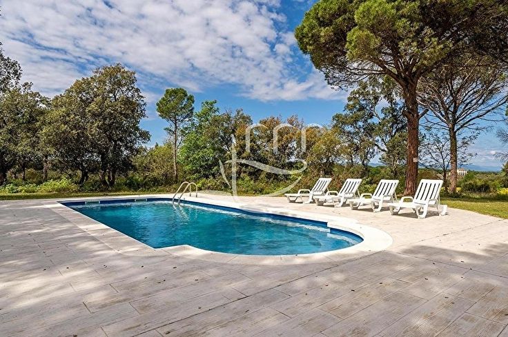 Xalet 6 dormitoris amb Piscina i jardí a Llagostera - Compra - Venda