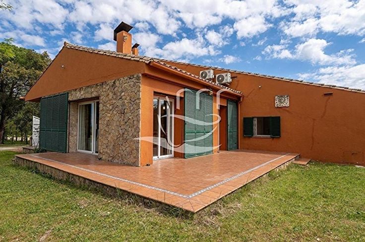 Xalet 6 dormitoris amb Piscina i jardí a Llagostera - Compra - Venda