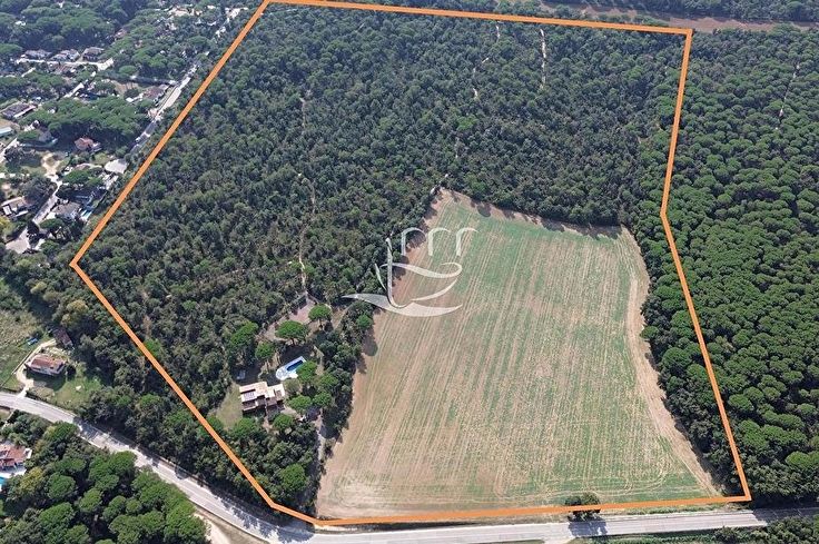 Xalet 6 dormitoris amb Piscina i jardí a Llagostera - Compra - Venda