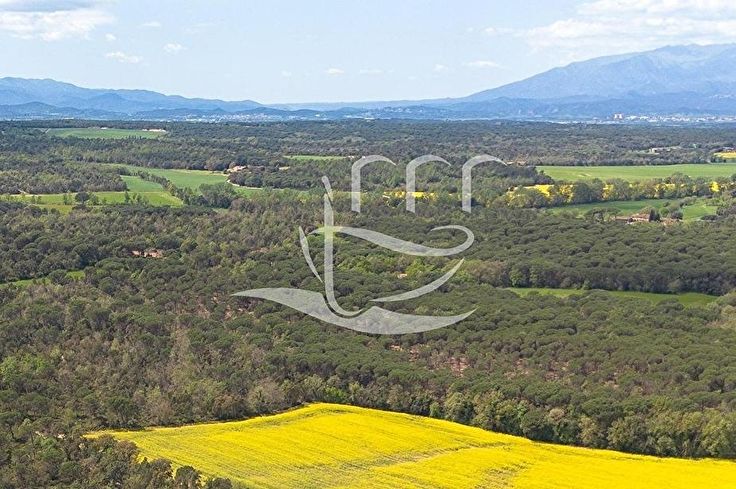 Xalet 6 dormitoris amb Piscina i jardí a Llagostera - Compra - Venda