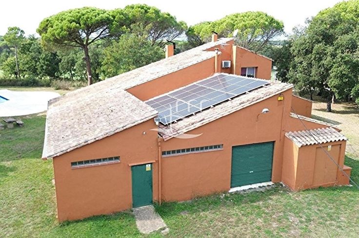 Xalet 6 dormitoris amb Piscina i jardí a Llagostera - Compra - Venda