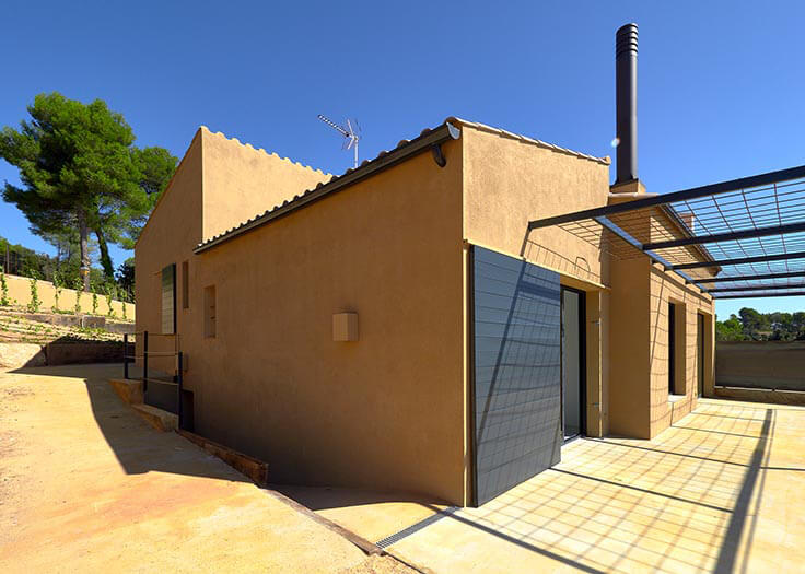 Casa aparellada 4 dormitoris amb Piscina, Pàrquing i jardí a Vilopriu - Compra - Venda