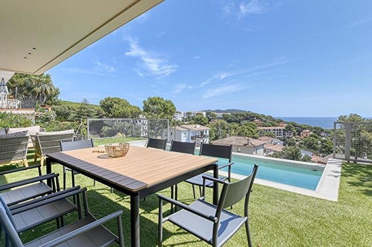 Xalet 4 dormitoris amb Piscina, Wifi, Pàrquing, Barbacoa i jardí a Calella de Palafrugell - Lloguer Temporada