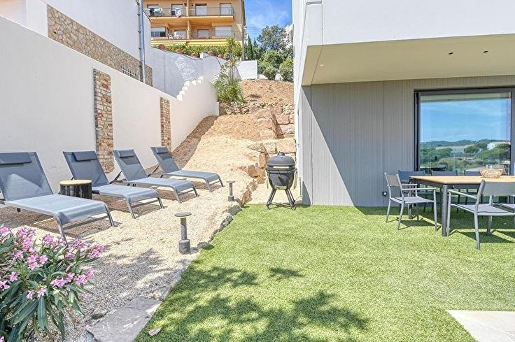 Xalet 4 dormitoris amb Piscina, Wifi, Pàrquing, Barbacoa i jardí a Calella de Palafrugell - Lloguer Temporada