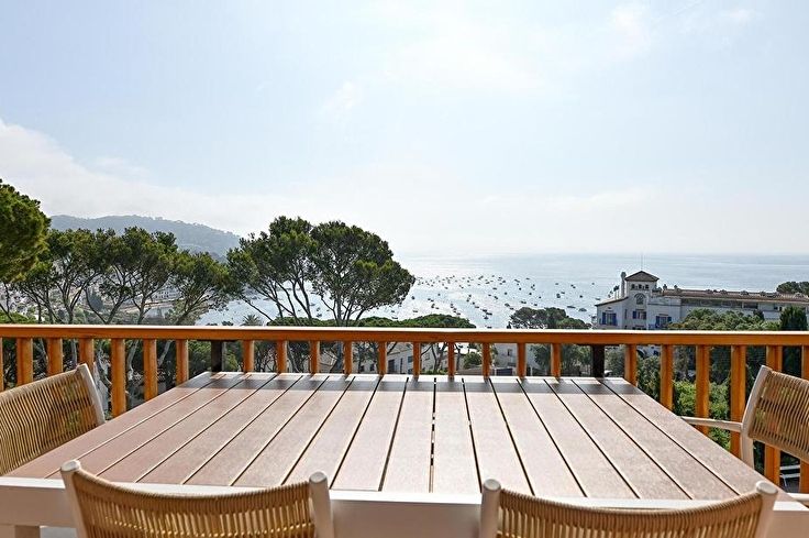 Apartament 2 dormitoris amb Piscina, Vistes al mar, Wifi, Pàrquing i jardí a Calella de Palafrugell - Lloguer Vacacional - Turístic