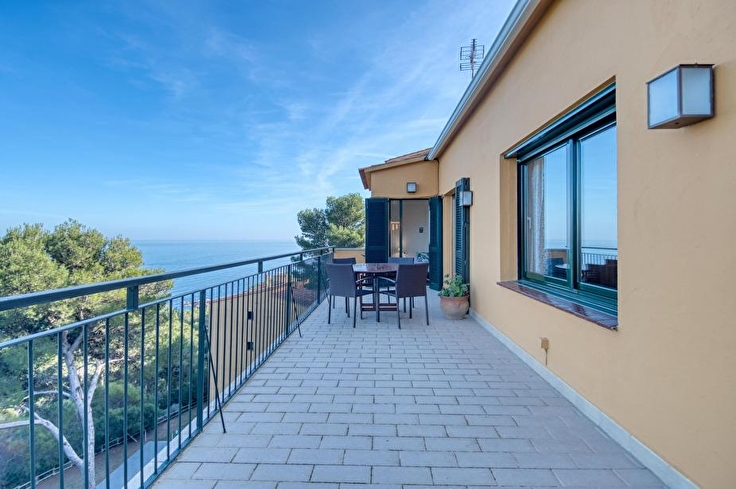 Attique 3 chambres avec Piscine, Vues à la mer, Parking et jardin à Tamariu - Location Saison