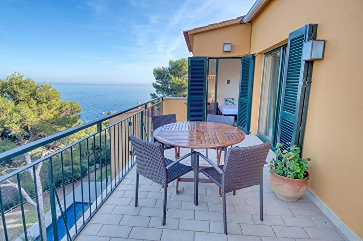 Attique 3 chambres avec Piscine, Vues à la mer, Parking et jardin à Tamariu - Location Saison