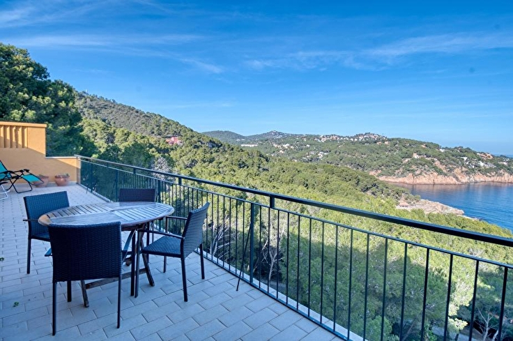 Attique 3 chambres avec Piscine, Vues à la mer, Parking et jardin à Tamariu - Location Saison