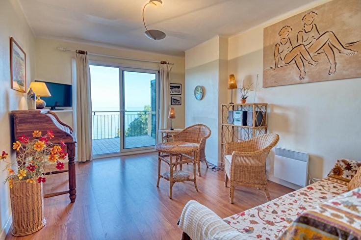 Attique 3 chambres avec Piscine, Vues à la mer, Parking et jardin à Tamariu - Location Saison