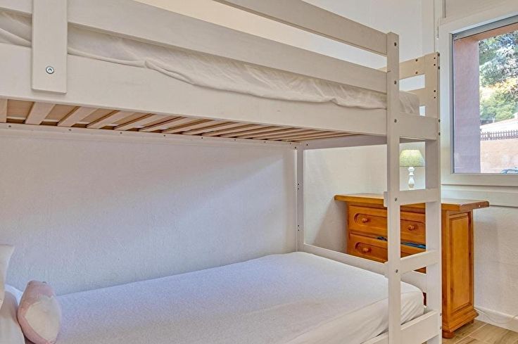 Appartement 2 chambres avec Piscine, Vues à la mer, Parking et jardin à Tamariu - Acheter - vendre