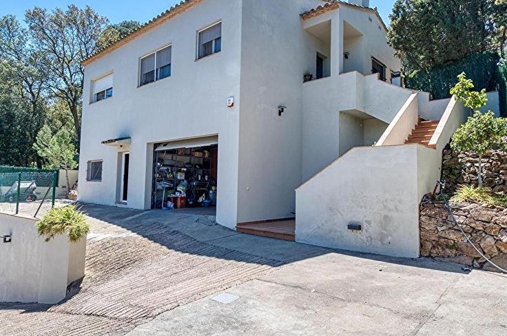 Maison individuelle 5 chambres avec jardin à Begur - Acheter - vendre