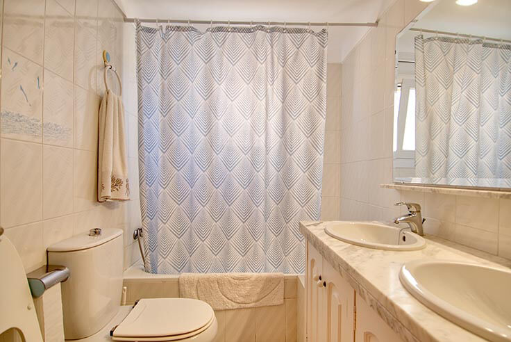 Maison individuelle 4 chambres avec Parking et jardin à Mont-ras - Acheter - vendre