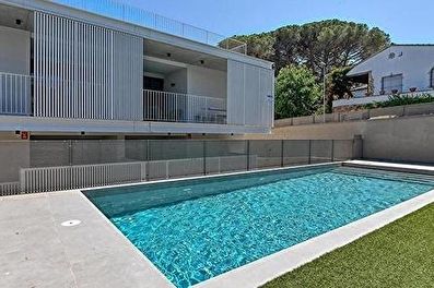 Apartment with Pool, Wifi, Parking and garden in Calella de Palafrugell - Rent Seasonal