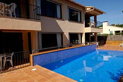 Apartment with Pool, Wifi and Parking in Calella de Palafrugell - Rent Seasonal