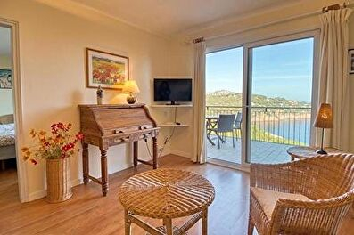 Penthouse with Pool, Sea views, Parking and garden in Tamariu - Rent Seasonal