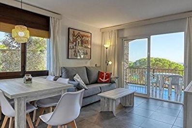 Apartment with Pool, Sea views, Wifi, Parking and garden in Calella de Palafrugell - Rent Tourist