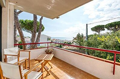 Apartment with Pool, Sea views, Wifi and garden in Calella de Palafrugell - Rent Tourist