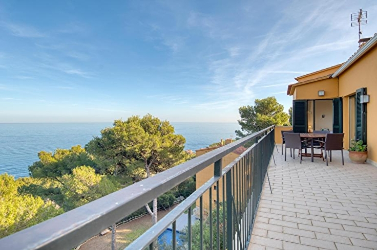 Penthouse 3 bedrooms with Pool, Sea views, Parking and garden in Tamariu - Rent Seasonal