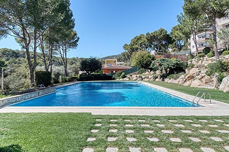 Apartment 2 bedrooms with Pool, Parking and garden in Tamariu - Buy - For sale