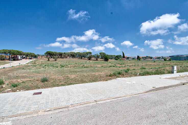 Parcel in Mont-ras - Buy - For sale