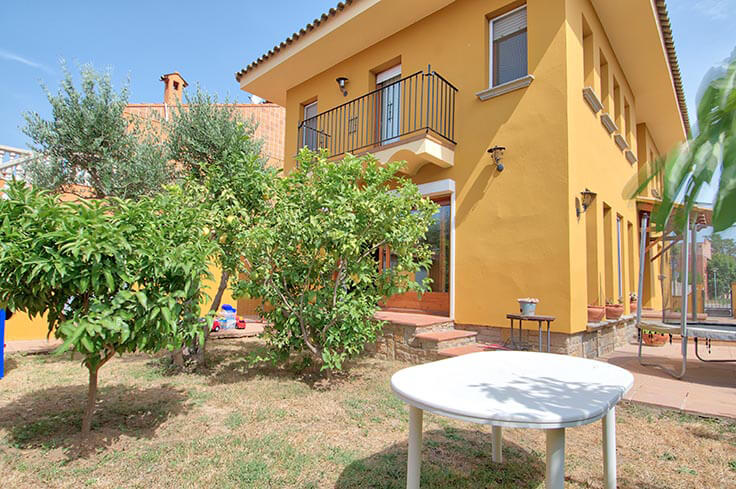 Individual house 4 bedrooms with Parking and garden in Mont-ras - Buy - For sale