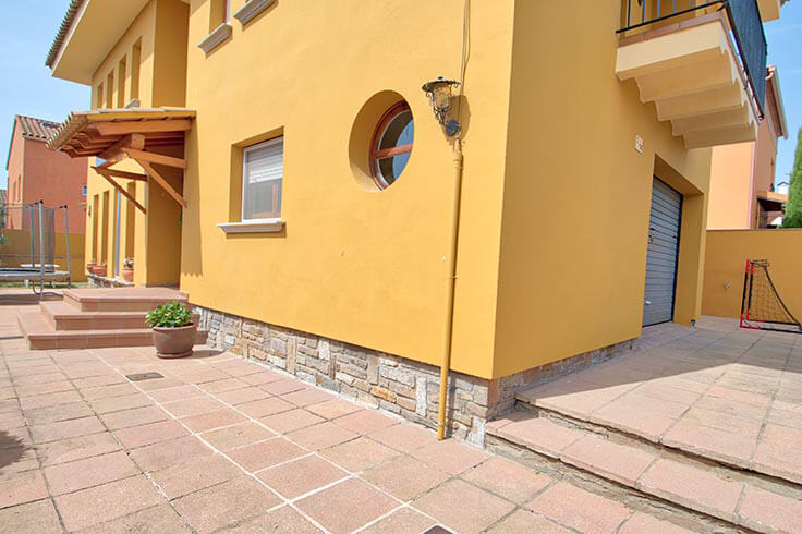 Individual house 4 bedrooms with Parking and garden in Mont-ras - Buy - For sale