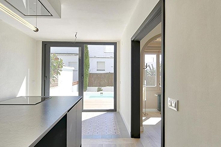 Town house 6 bedrooms in Palamós - Buy - For sale