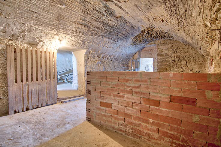 Farmhouse 5 bedrooms with garden in Castell d'Empordà - Buy - For sale