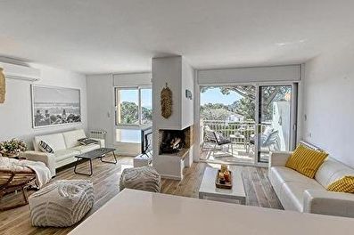 Wohnung mit Schwimmbad, Meerblick, Parken und Garten auf Calella de Palafrugell - Vermietung Urlaub