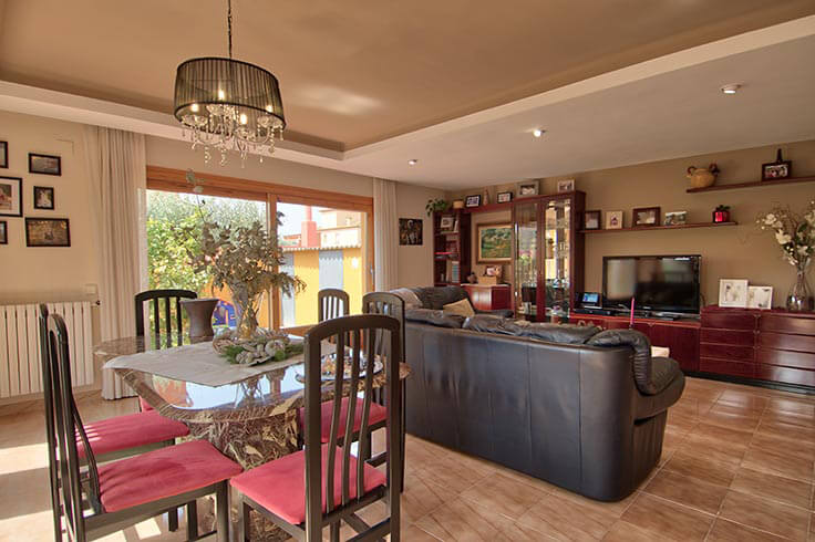 Individuelles Haus 4 Schlafzimmer mit Parken und Garten auf Mont-ras - Kaufen - verkaufen